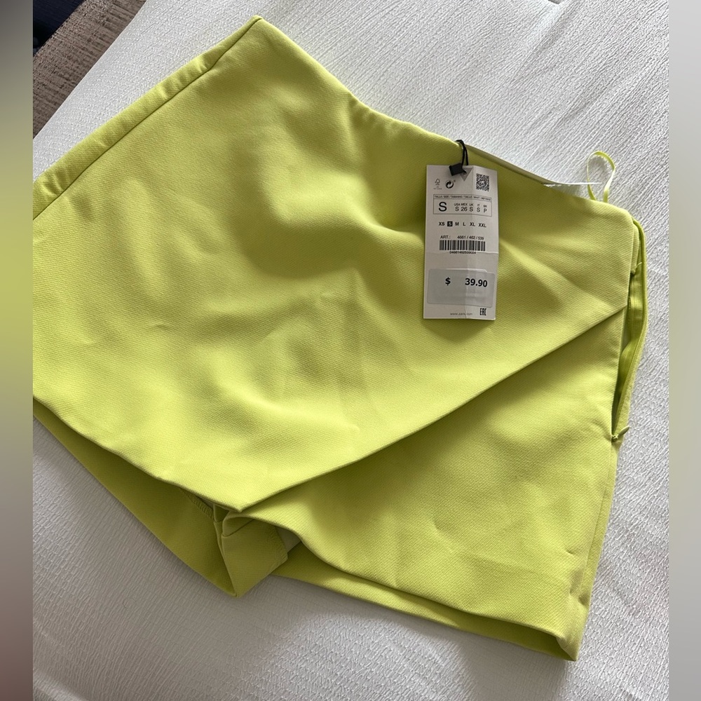 Neon green skort never worn